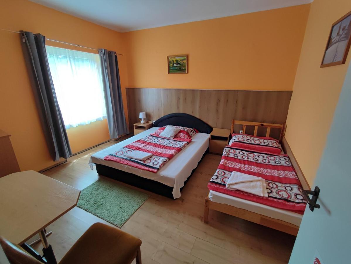 Hotel Beke Sziget Komló Exterior foto